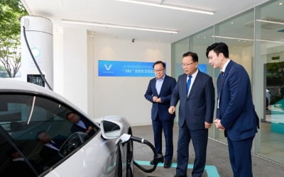 韓만 전기차 내리막…"충전 인프라가 캐즘 탈출의 첫 단추"